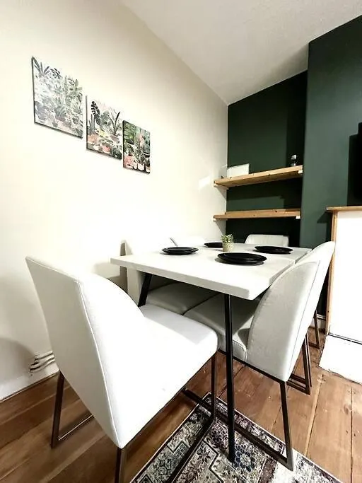 Quirky 3 Bedroom Flat In Shoreditch London 0*,